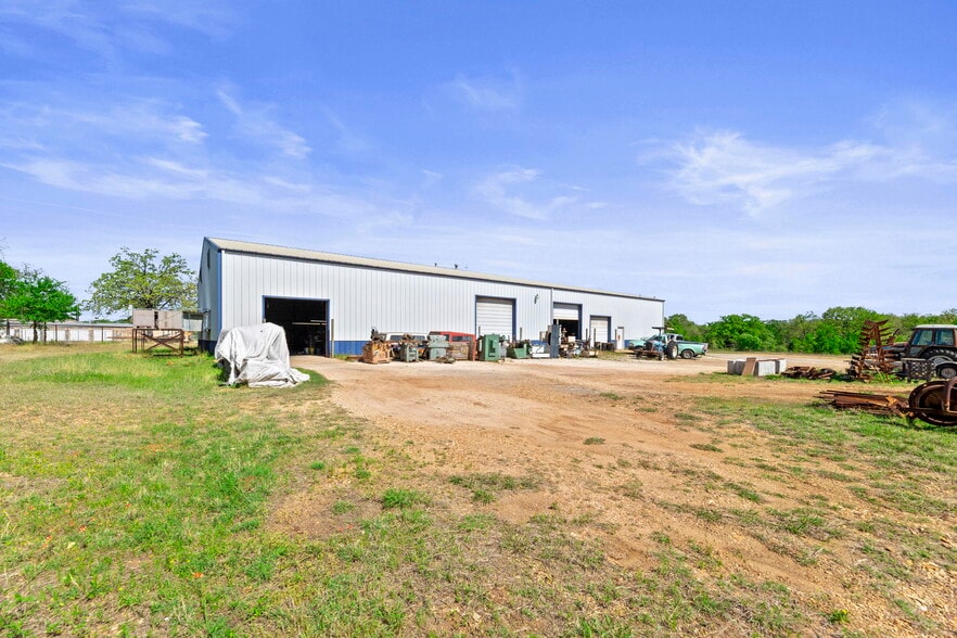 121 James Hoskins Ln, Cedar Creek, TX for sale - Building Photo - Image 1 of 1