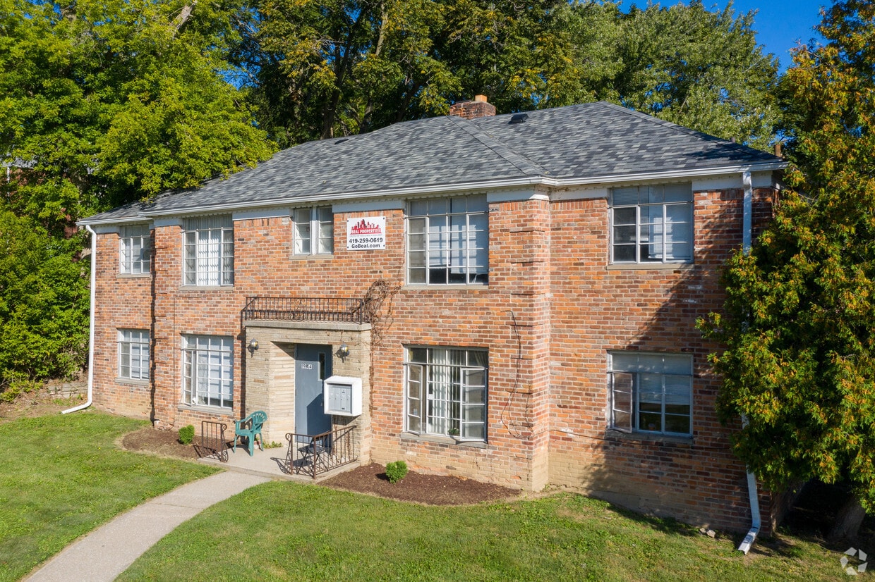 1944 Macomber St, Toledo, OH for sale Primary Photo- Image 1 of 1