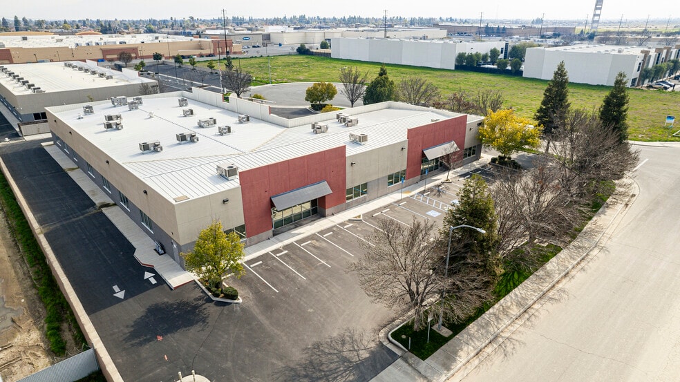 Investment Offering portfolio of 2 properties for sale on LoopNet.com - Building Photo - Image 3 of 10
