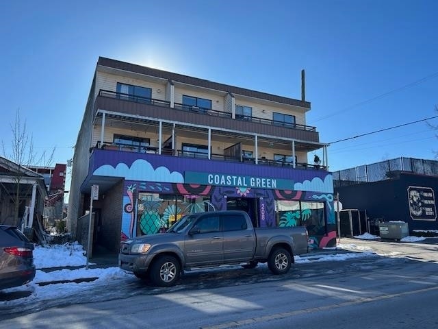 210 16th Av E, Vancouver, BC for sale - Primary Photo - Image 1 of 1