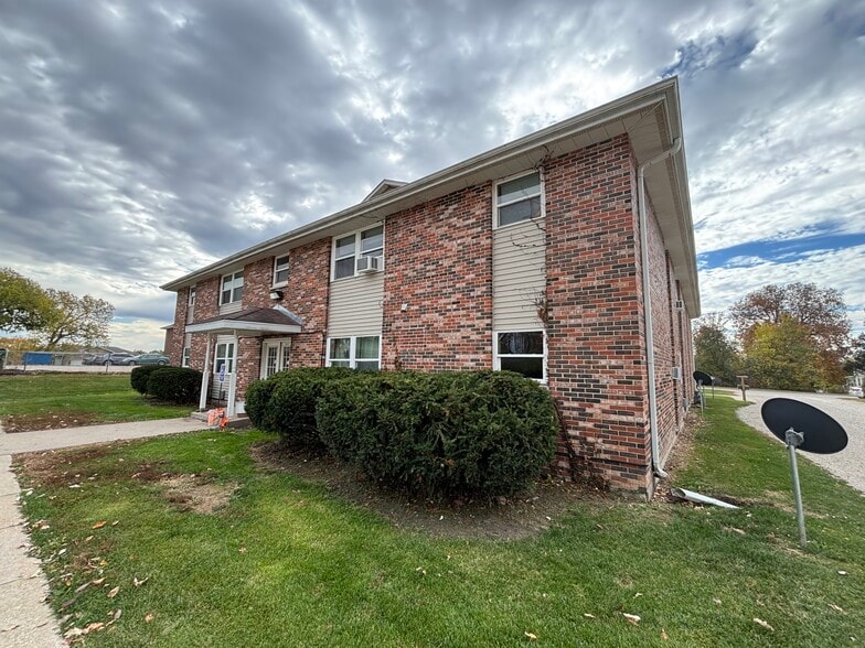 96-Unit LaSalle County Portfolio portfolio of 12 properties for sale on LoopNet.com - Building Photo - Image 3 of 17