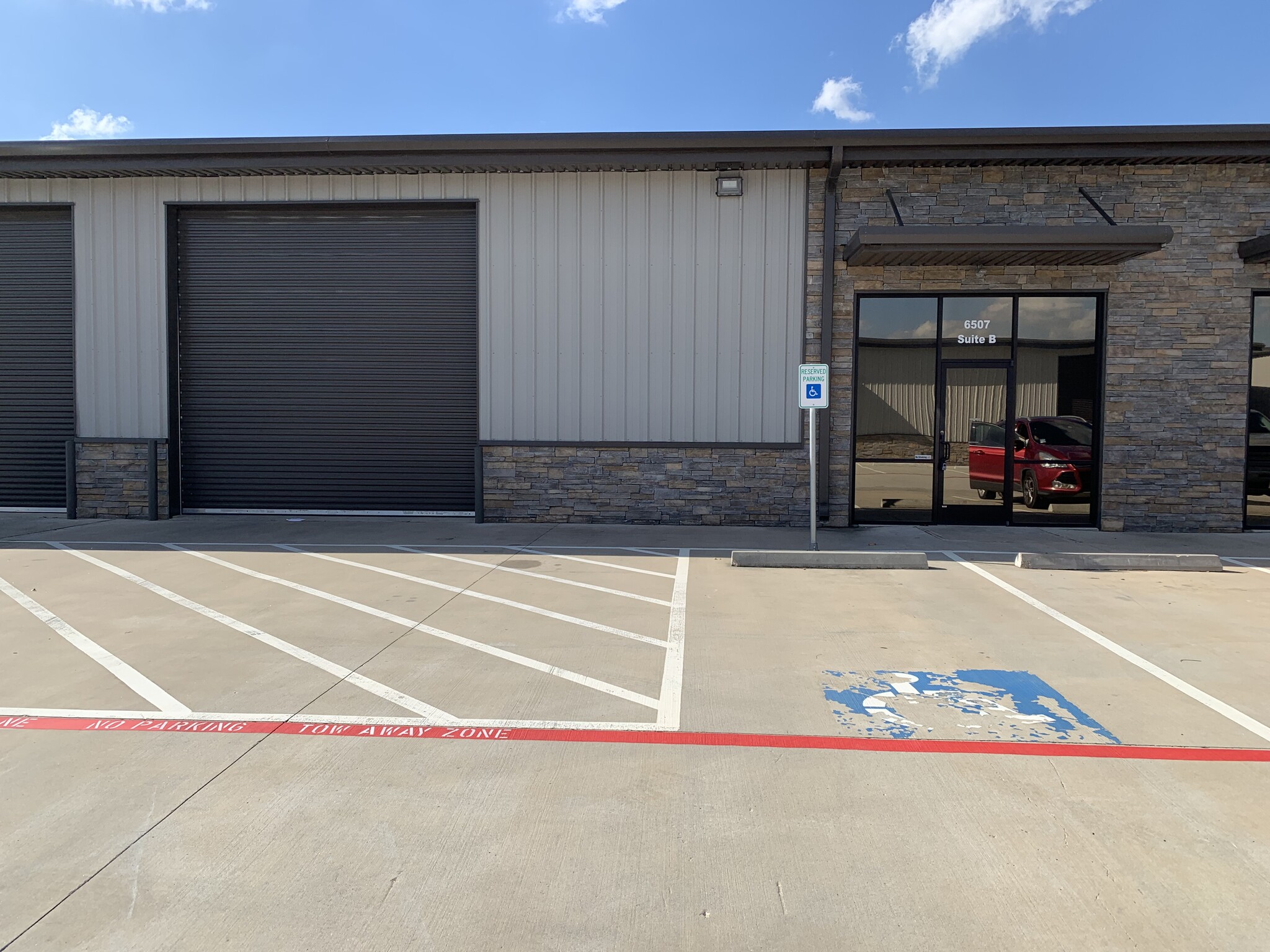 6427 Highway 105, Conroe, TX for lease Building Photo- Image 1 of 1