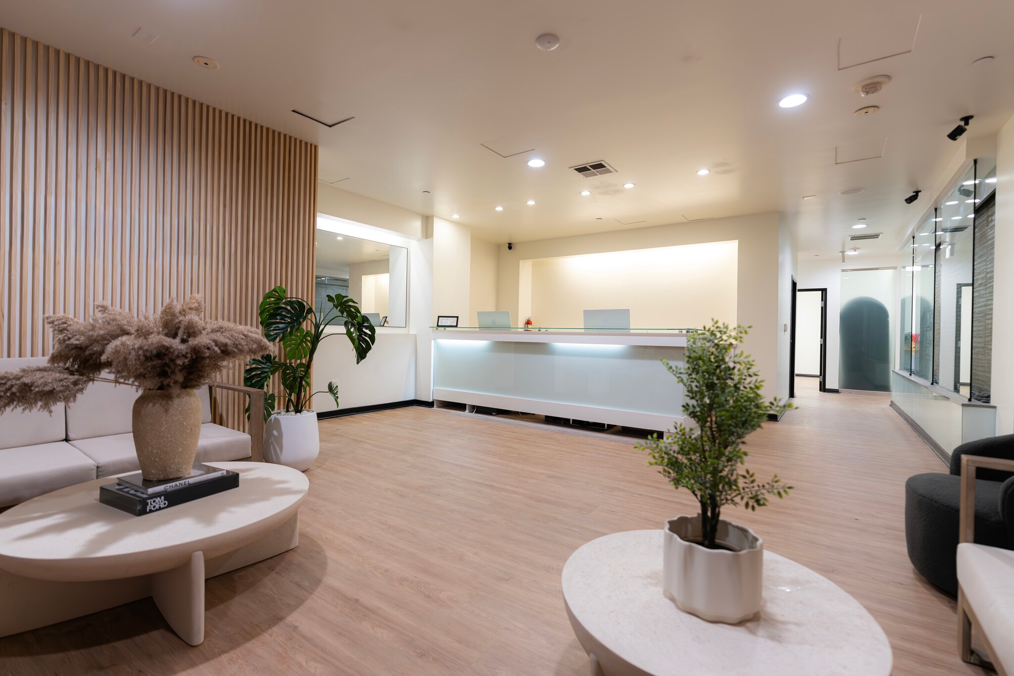 3800 Wilshire Blvd, Los Angeles, CA for lease Interior Photo- Image 1 of 8