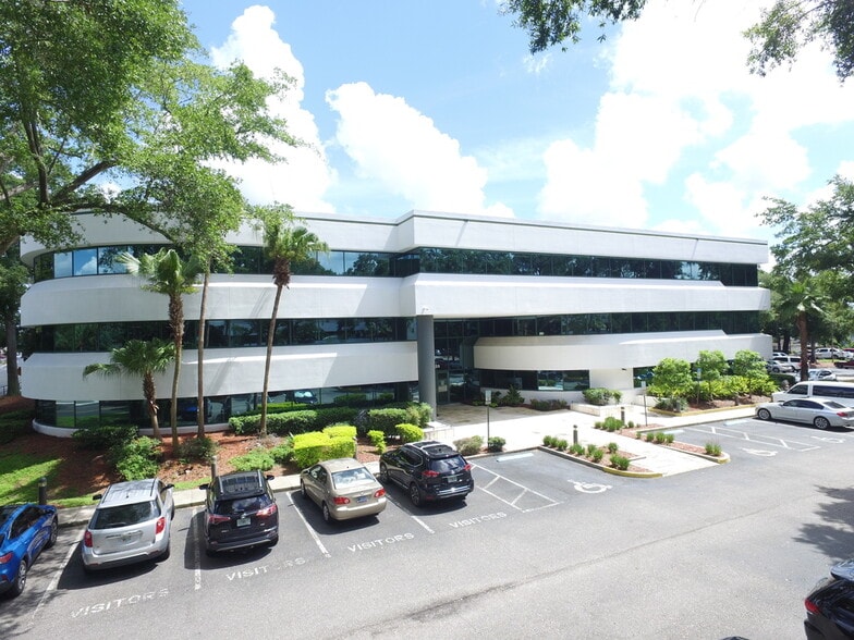 225 S Westmonte Dr, Altamonte Springs, FL for lease - Building Photo - Image 2 of 15