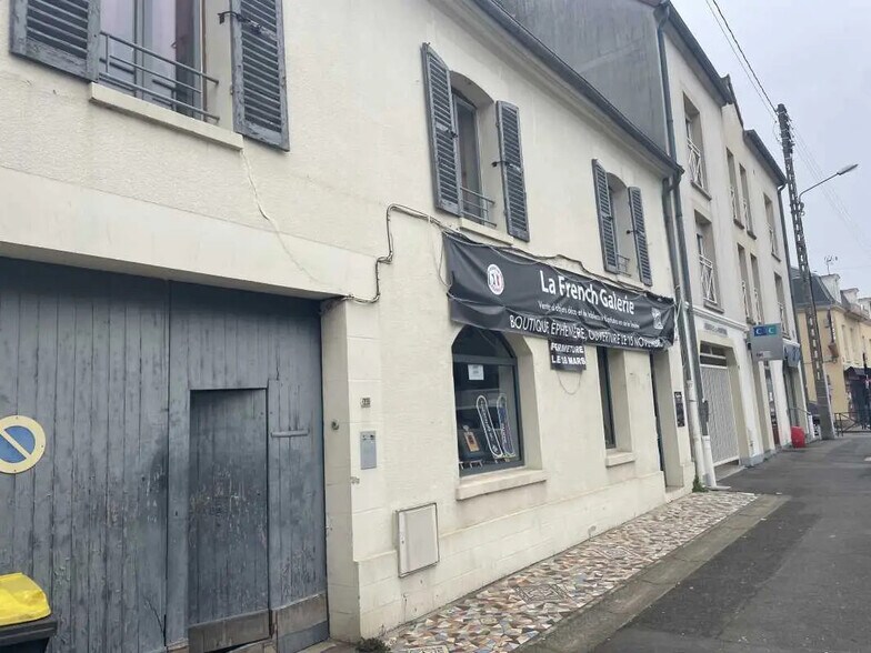 Retail in Chambly for lease - Building Photo - Image 2 of 8