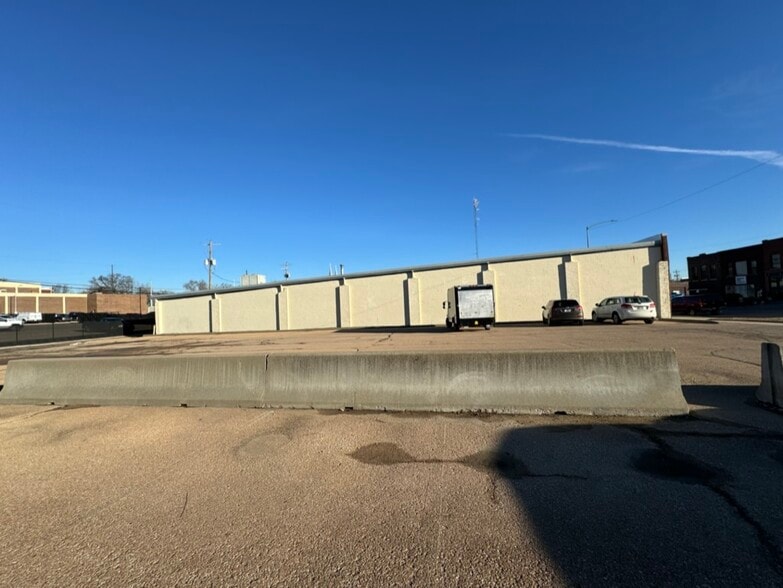 417 SW Jackson St, Topeka, KS for lease - Building Photo - Image 3 of 5
