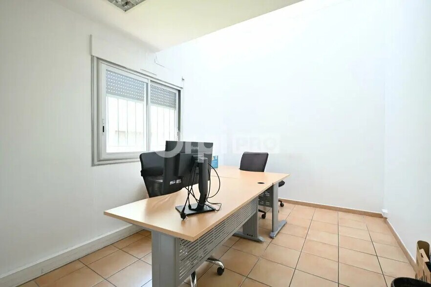 Flex in Chassieu for sale - Interior Photo - Image 3 of 12