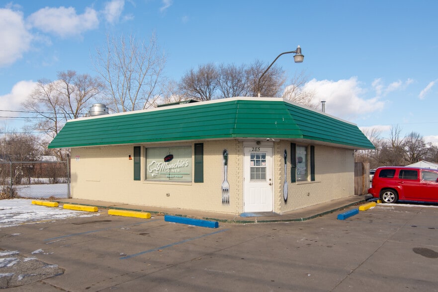 285 S Outer Dr, Saginaw, MI for sale - Building Photo - Image 1 of 21