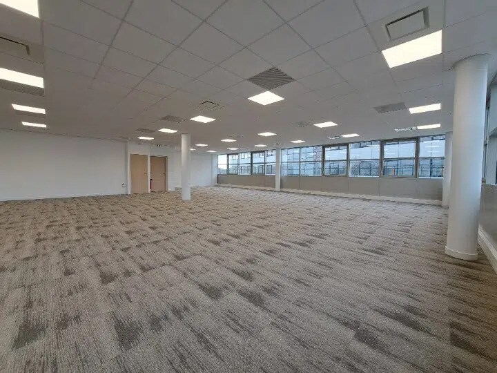 Office in Toulouse for lease - Interior Photo - Image 1 of 9