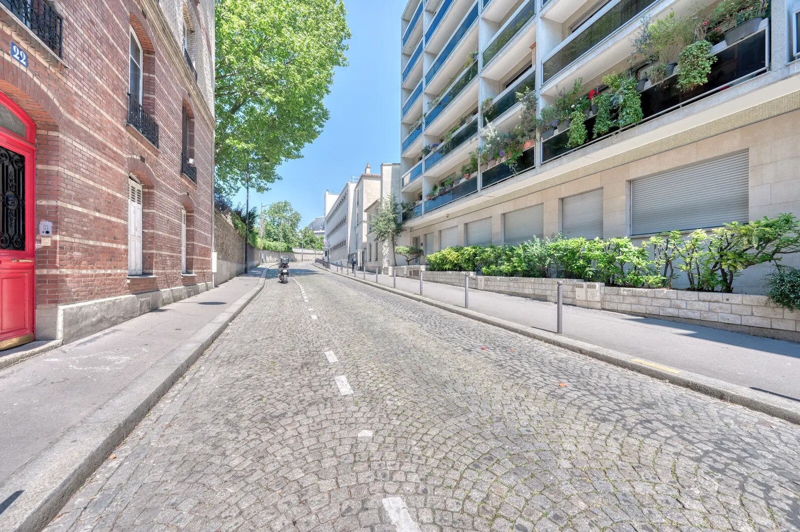 Office in Paris for lease Building Photo- Image 1 of 18