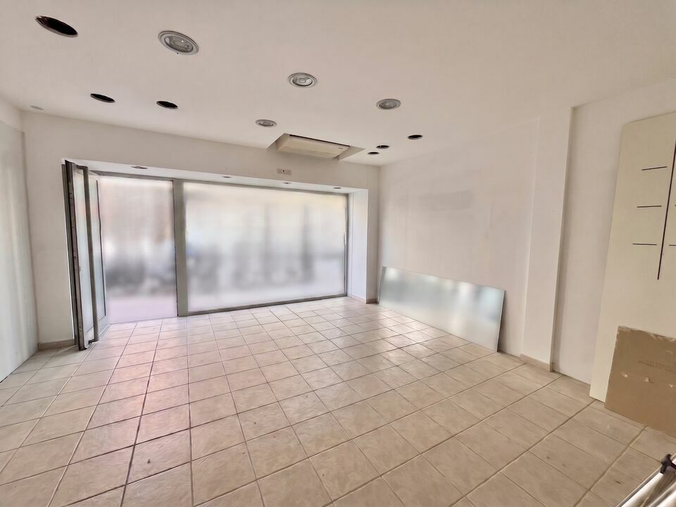 Retail in Saint Raphael for sale Interior Photo- Image 1 of 6