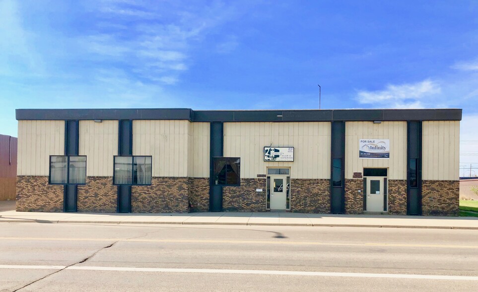 20 E Broadway St, Dickinson, ND for sale - Primary Photo - Image 1 of 1