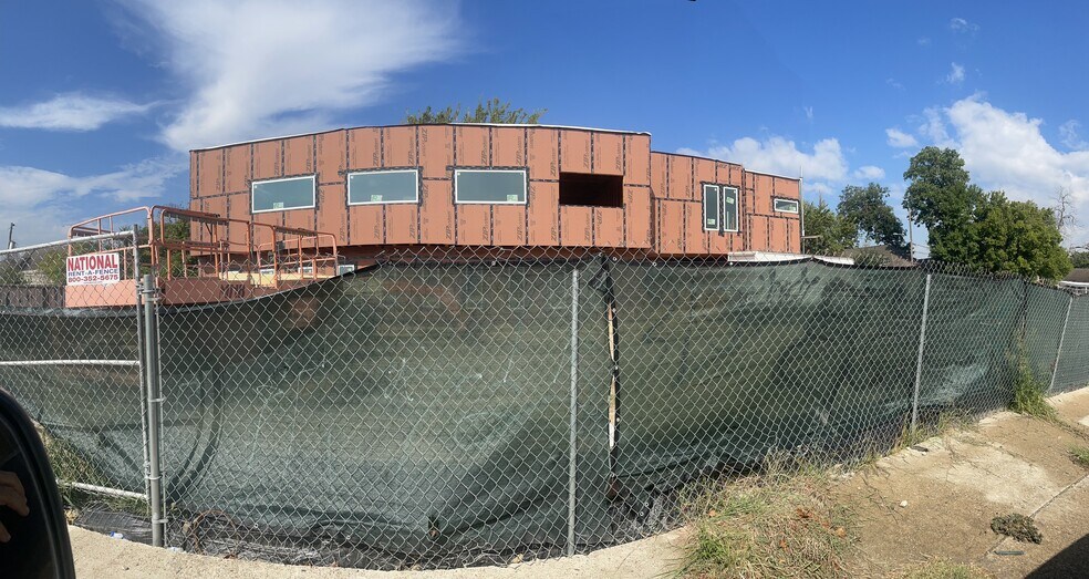 2619 North Fwy, Houston, TX for sale - Building Photo - Image 2 of 5