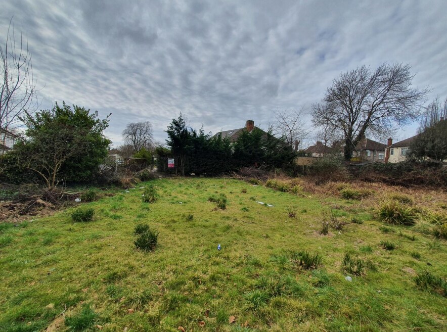 Barton Green, New Malden, LND KT3 3HU