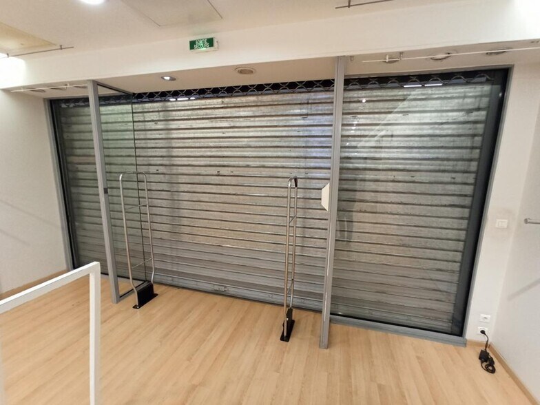 Retail in Limoges for sale - Building Photo - Image 3 of 12
