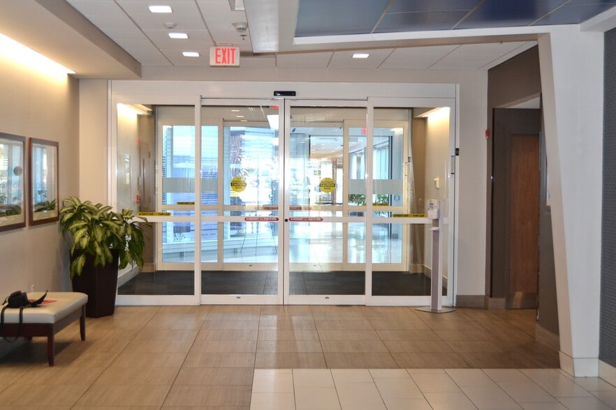 2 Hospital Plz, Old Bridge, NJ for lease - Interior Photo - Image 2 of 20