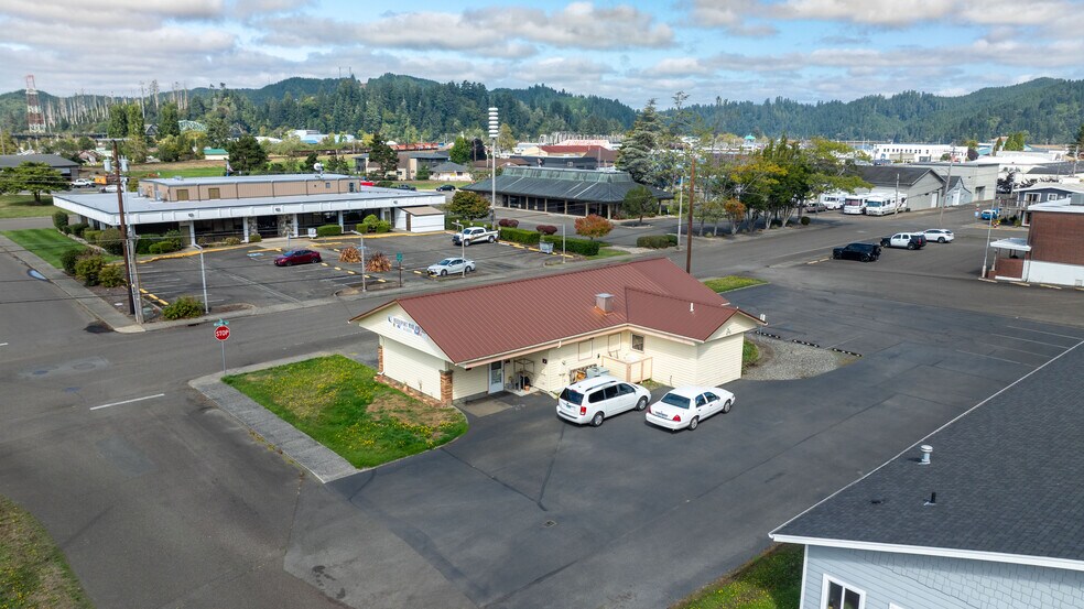 624 Winchester Ave, Reedsport, OR for sale - Building Photo - Image 3 of 36