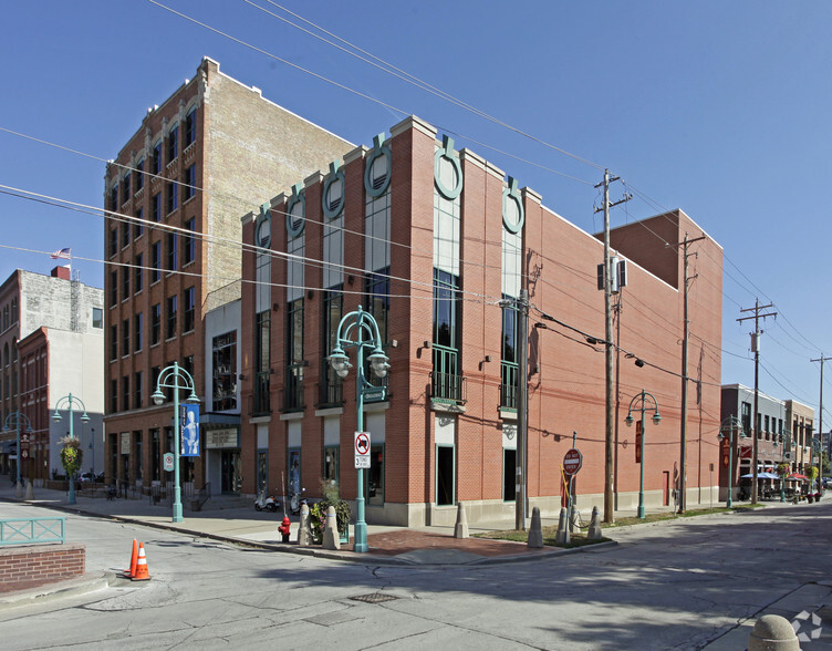 158 N Broadway, Milwaukee, WI 53202 Broadway Theatre Center