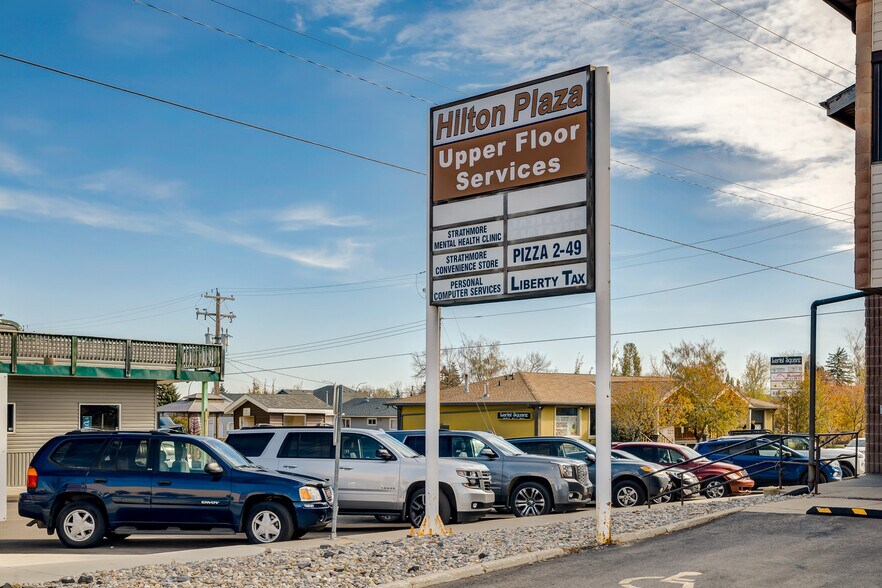 205-213 3rd Ave, Strathmore, AB for lease - Building Photo - Image 2 of 8