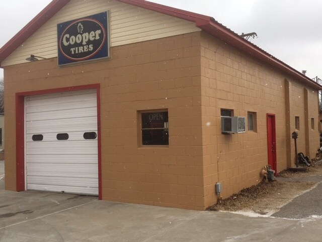 1104 Washington Rd, Newton, KS for sale Primary Photo- Image 1 of 1