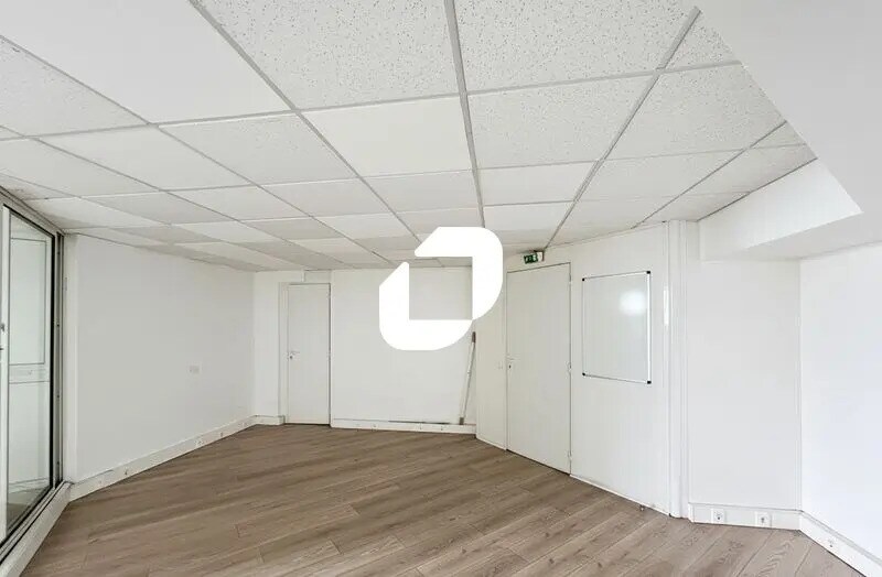 Office in Montrouge for lease - Interior Photo - Image 2 of 11