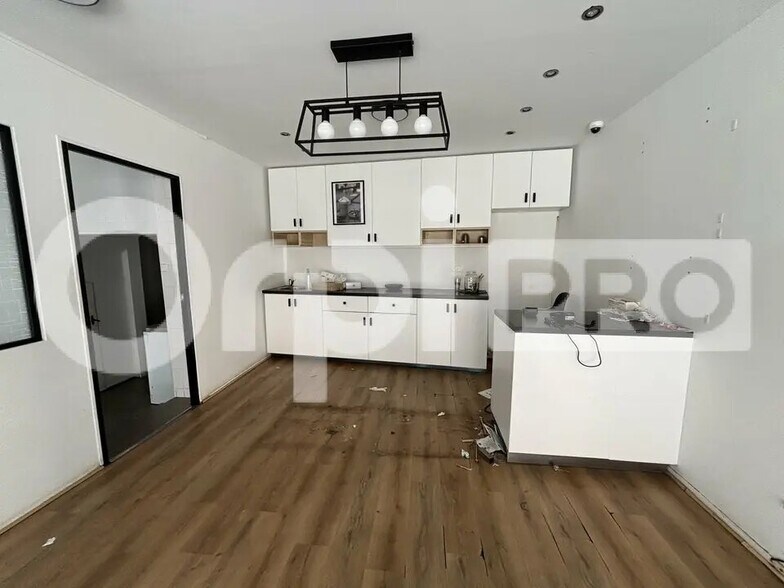 Retail in Compiègne for lease - Building Photo - Image 2 of 4