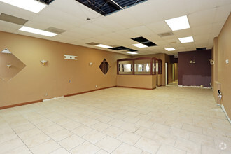 12990-13038 W Center Rd, Omaha, NE for lease Interior Photo- Image 2 of 3