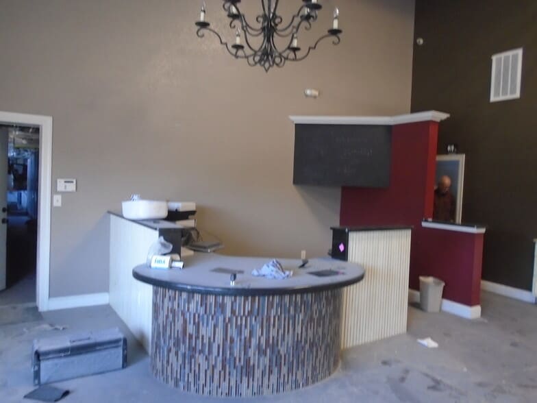 1445 W Chestnut Expy, Springfield, MO for lease - Building Photo - Image 2 of 7