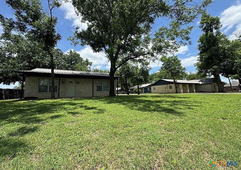 102 Pecan, Moody, TX for sale - Primary Photo - Image 1 of 1