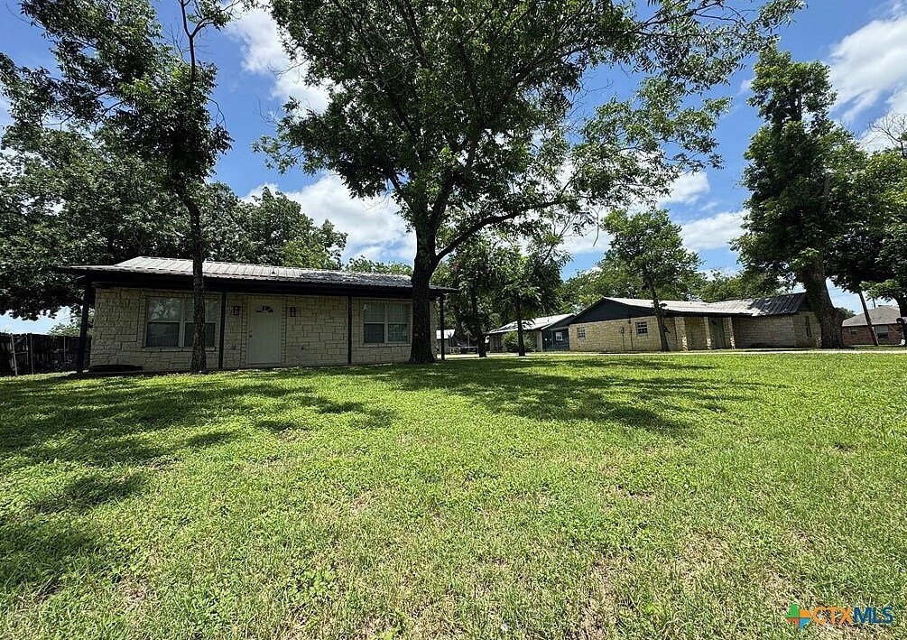 102 Pecan, Moody, TX for sale Primary Photo- Image 1 of 2