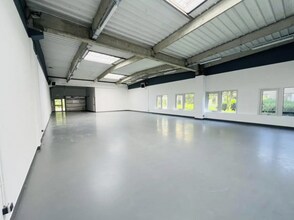 Flex in Trappes for lease Interior Photo- Image 1 of 8