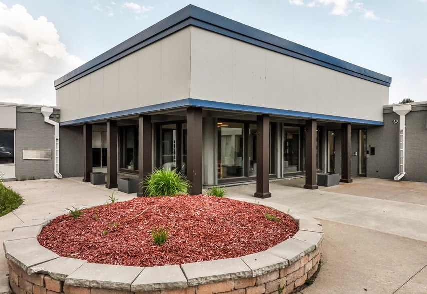 125 Byrd Ave, Neenah, WI for sale - Building Photo - Image 1 of 27