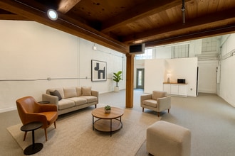 3502 SCOTTS Ln, Philadelphia, PA for lease Interior Photo- Image 2 of 14