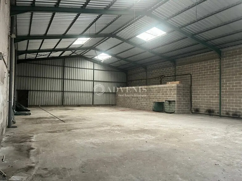 Flex in Chambray-lès-Tours for lease - Interior Photo - Image 1 of 6