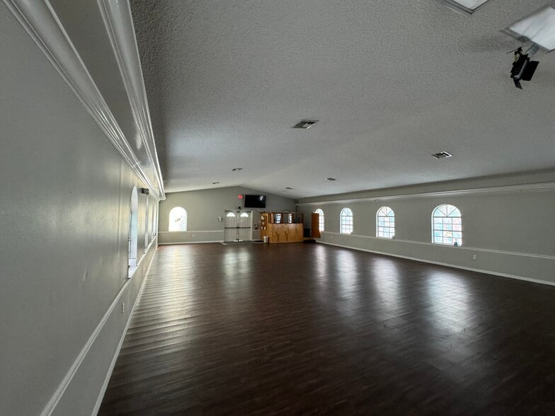 2400 S Goldenrod Rd, Orlando, FL for sale - Interior Photo - Image 1 of 1