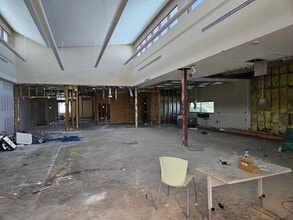 7676 W Lake Mead Blvd, Las Vegas, NV for lease Building Photo- Image 2 of 4