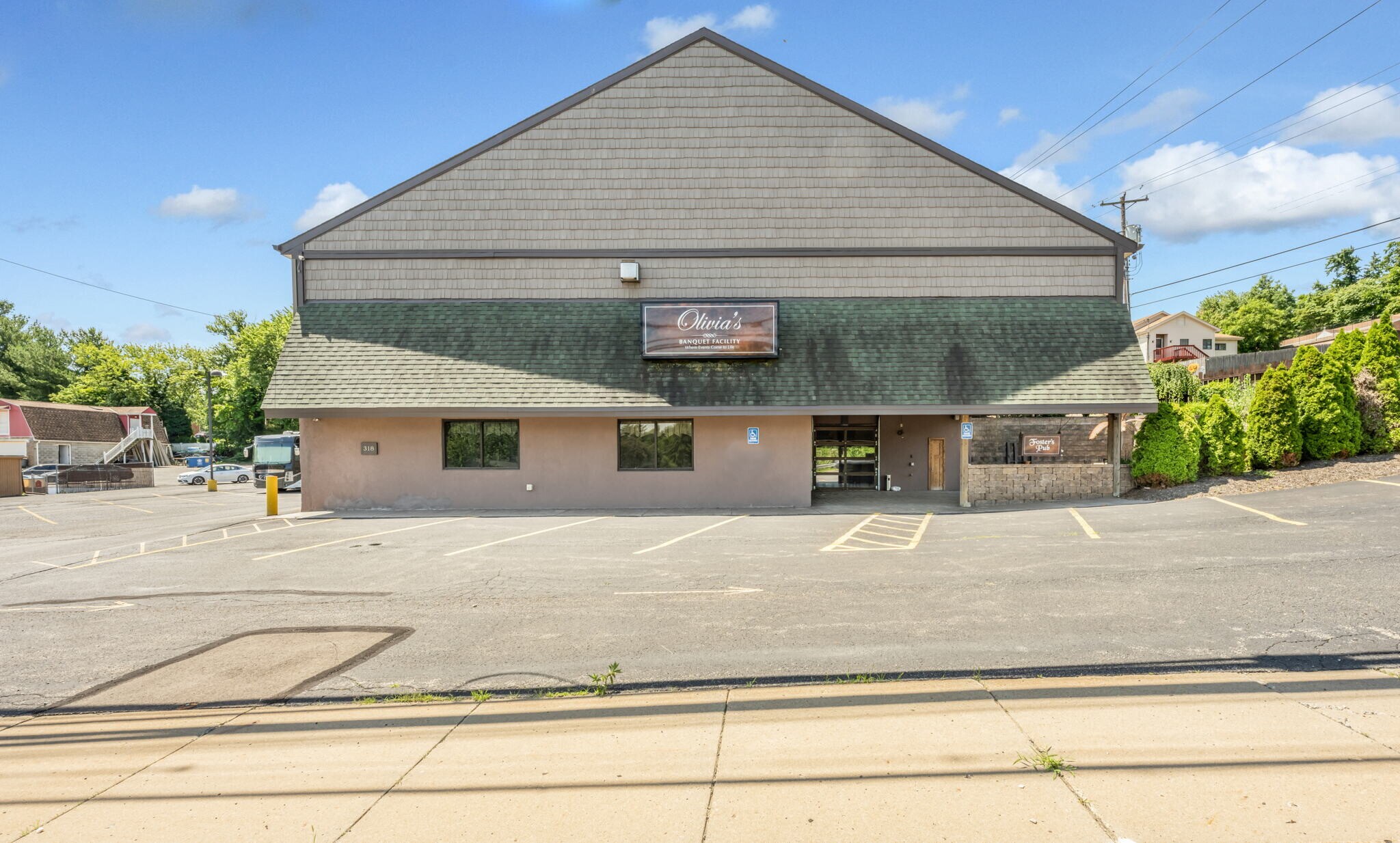318 Forest Grove Rd, Coraopolis, PA for sale Building Photo- Image 1 of 1