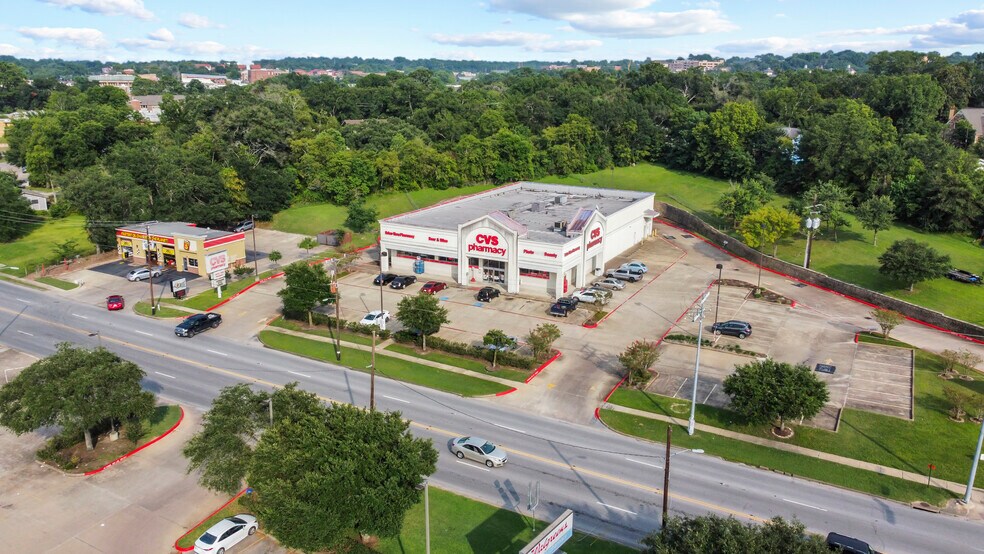 1569 11th St, Huntsville, TX 77340