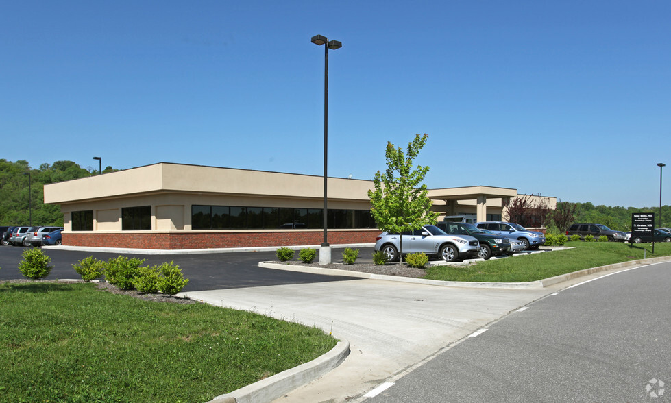 422 Kinetic Park, Huntington, WV for sale - Primary Photo - Image 1 of 1