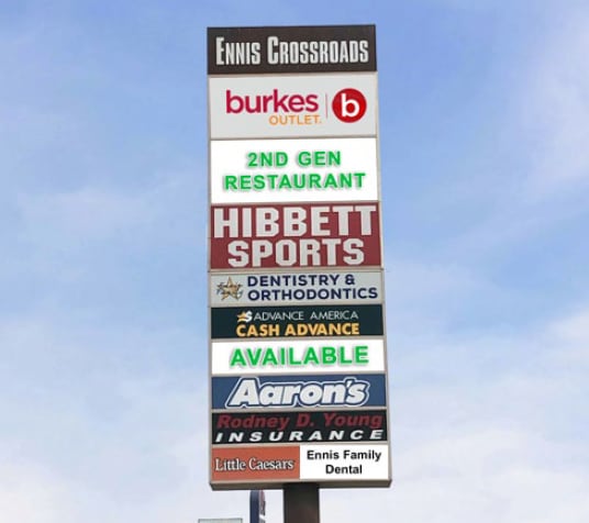 1011 E Ennis Ave, Ennis, TX for lease - Building Photo - Image 2 of 4