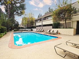 32u | Walk to Ventura Bl | Value Add - Motel