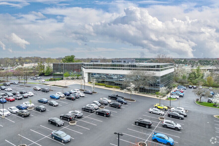 2550 Corporate Exchange Dr, Columbus, OH for sale - Building Photo - Image 3 of 15