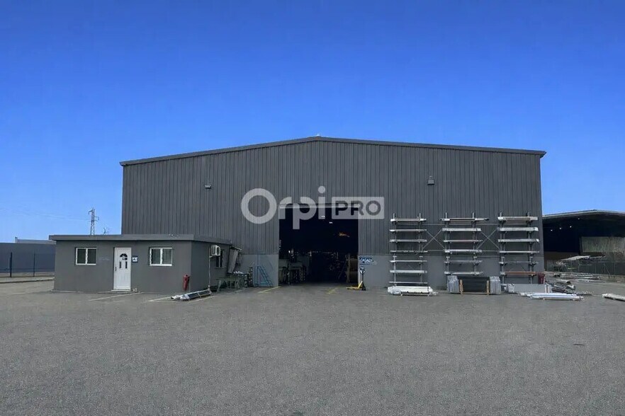 Office in Sorgues for lease - Building Photo - Image 1 of 12