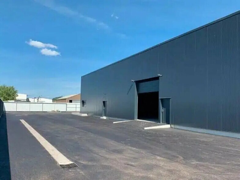 Flex in Forbach for lease - Building Photo - Image 2 of 3