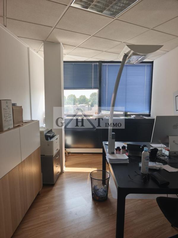 Office in Mandelieu-la-Napoule for lease Building Photo- Image 1 of 11