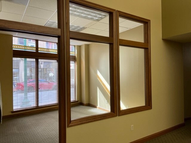 812 Quarrier St, Charleston, WV for lease - Interior Photo - Image 3 of 8