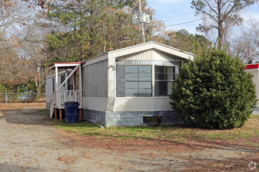 823 Brogden Rd, Smithfield, NC 27577