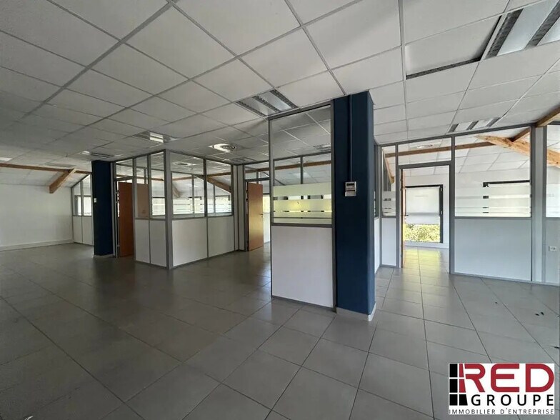 Office in Le Tholonet for sale - Building Photo - Image 2 of 9