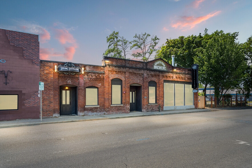 509 SW G St, Grants Pass, OR for sale - Building Photo - Image 1 of 68