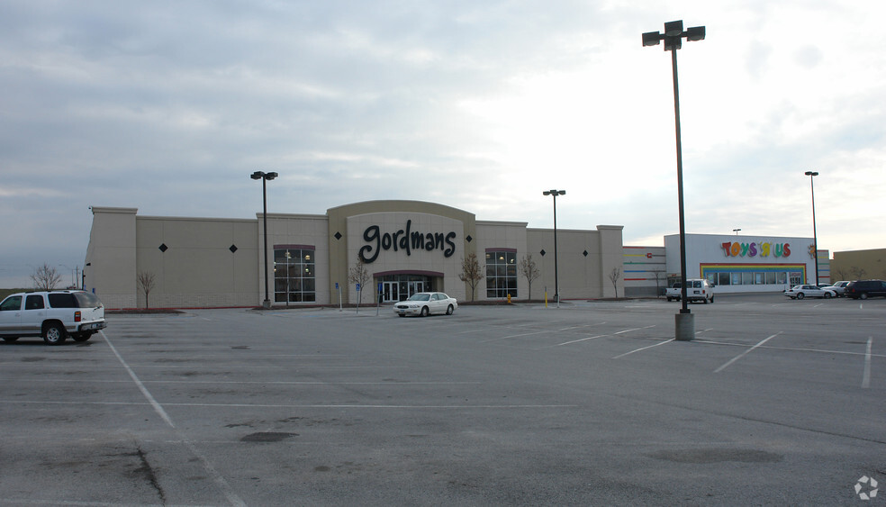 3101-3221 Manawa Centre Dr, Council Bluffs, IA for lease - Building Photo - Image 3 of 6